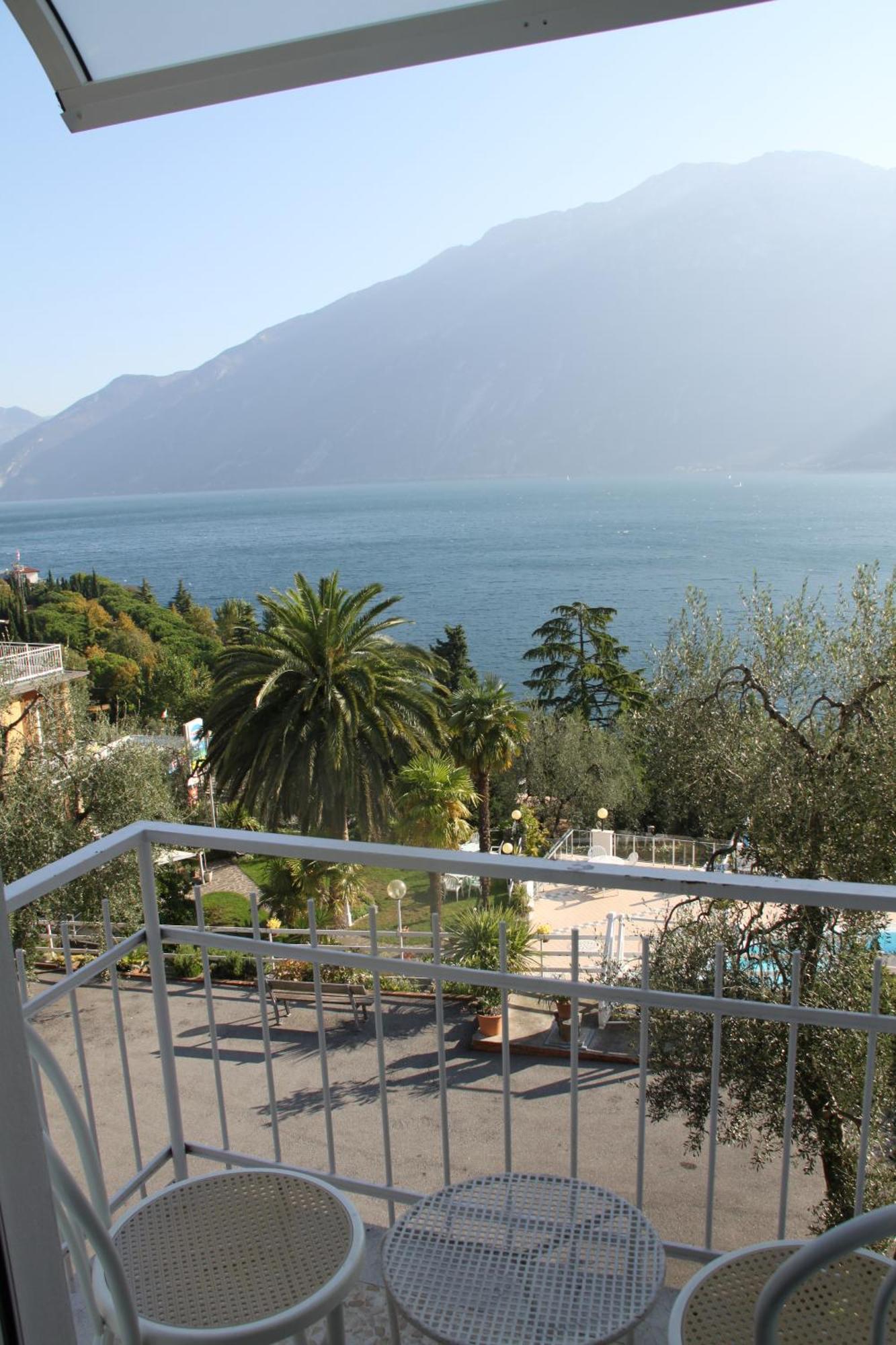 Hotel Riviera Panoramic Green Resort Limone sul Garda Habitación foto