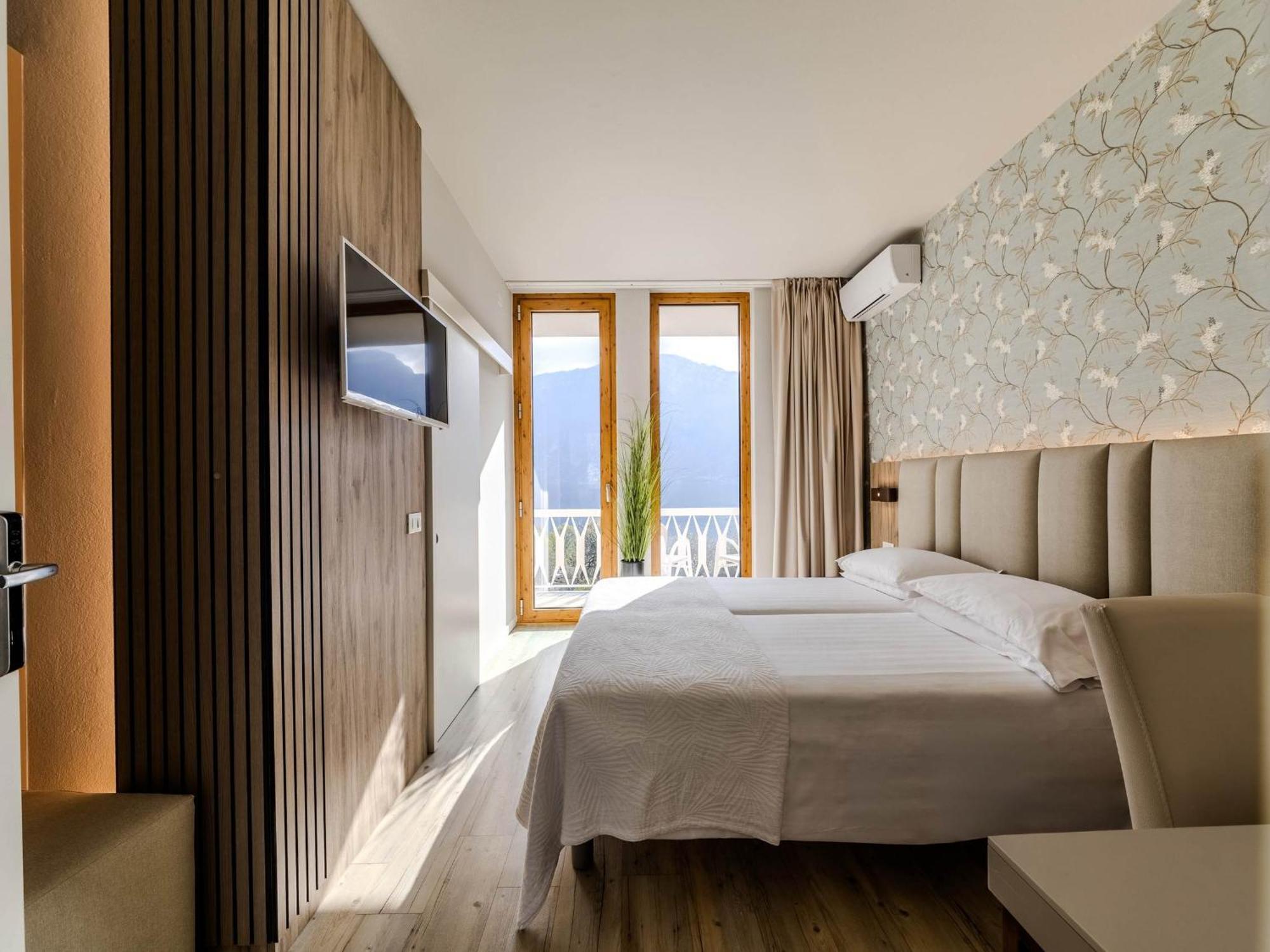 Hotel Riviera Panoramic Green Resort Limone sul Garda Exterior foto