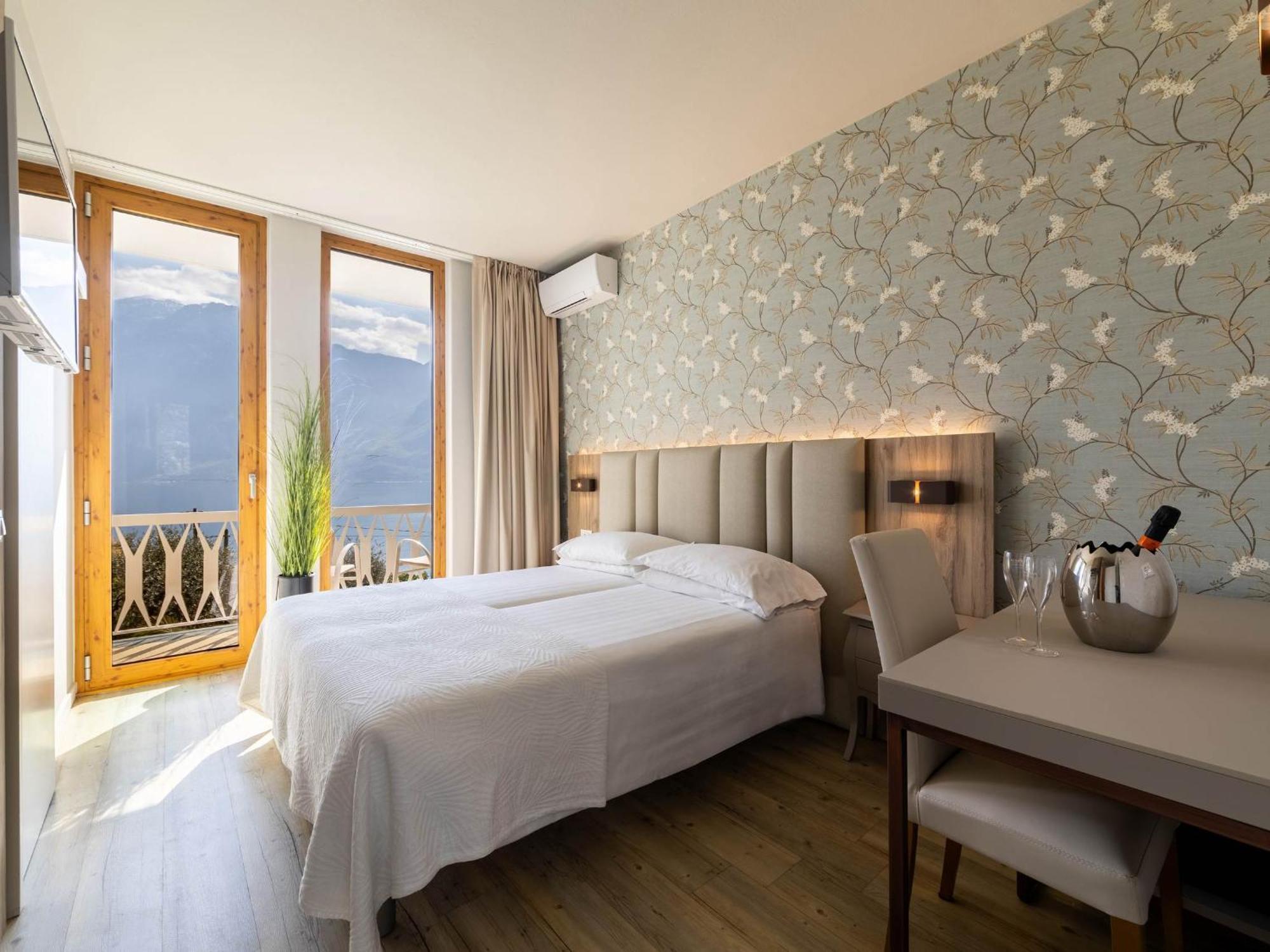 Hotel Riviera Panoramic Green Resort Limone sul Garda Exterior foto