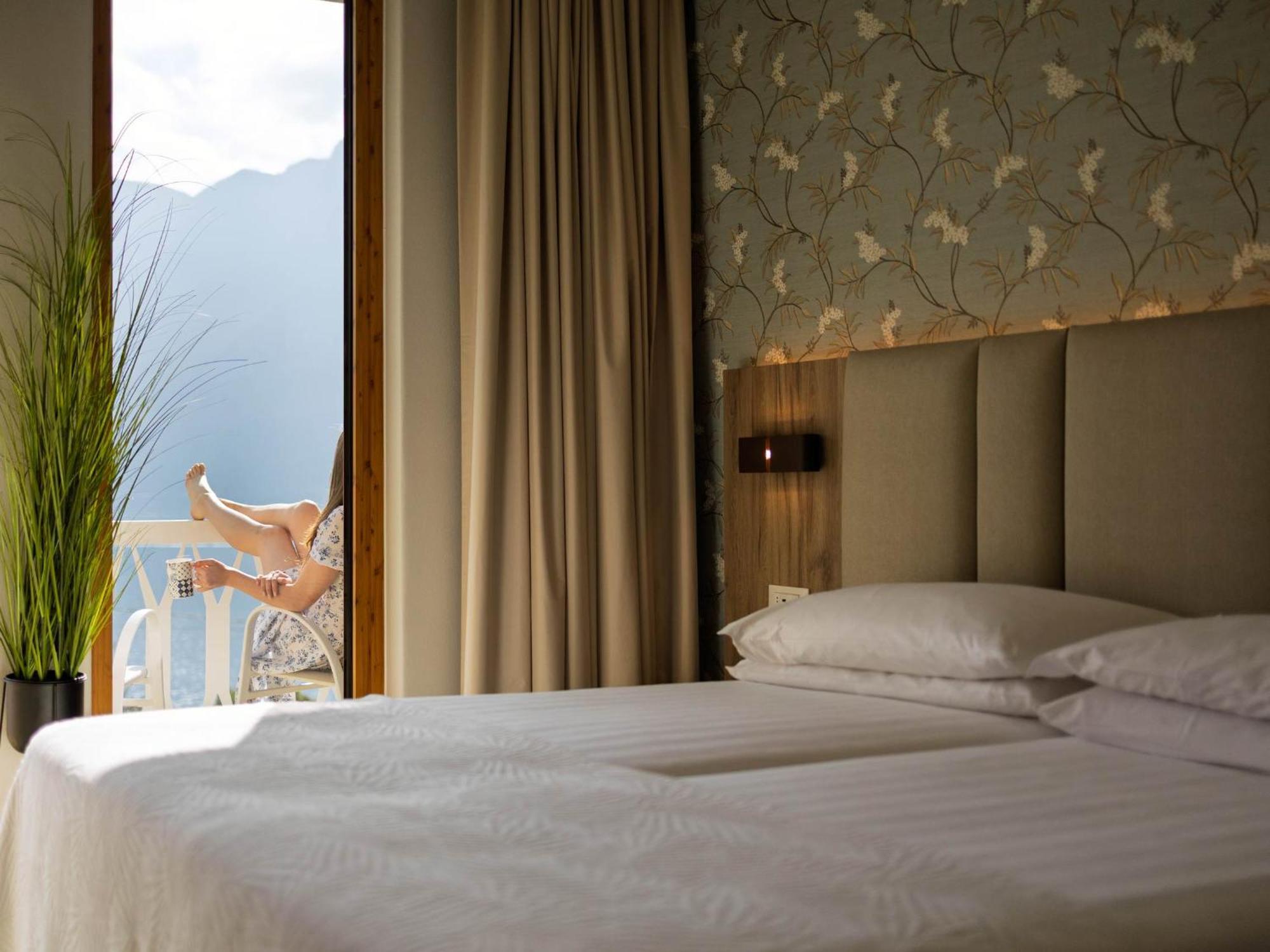 Hotel Riviera Panoramic Green Resort Limone sul Garda Exterior foto