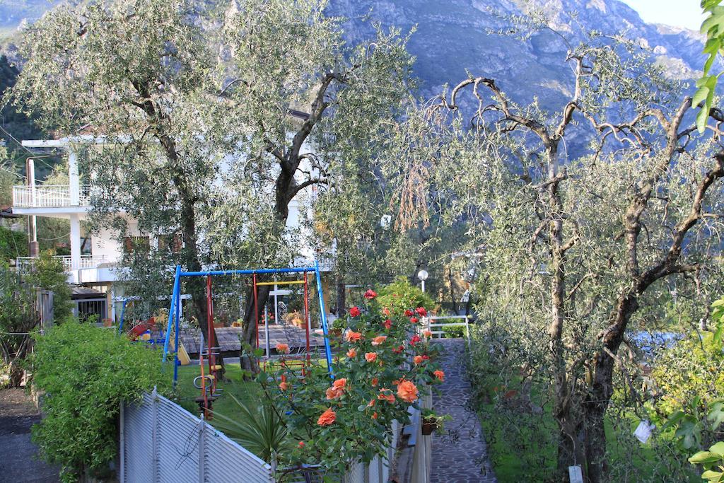 Hotel Riviera Panoramic Green Resort Limone sul Garda Exterior foto