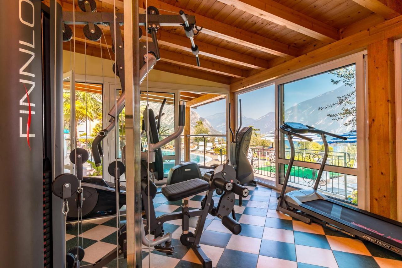 Hotel Riviera Panoramic Green Resort Limone sul Garda Exterior foto