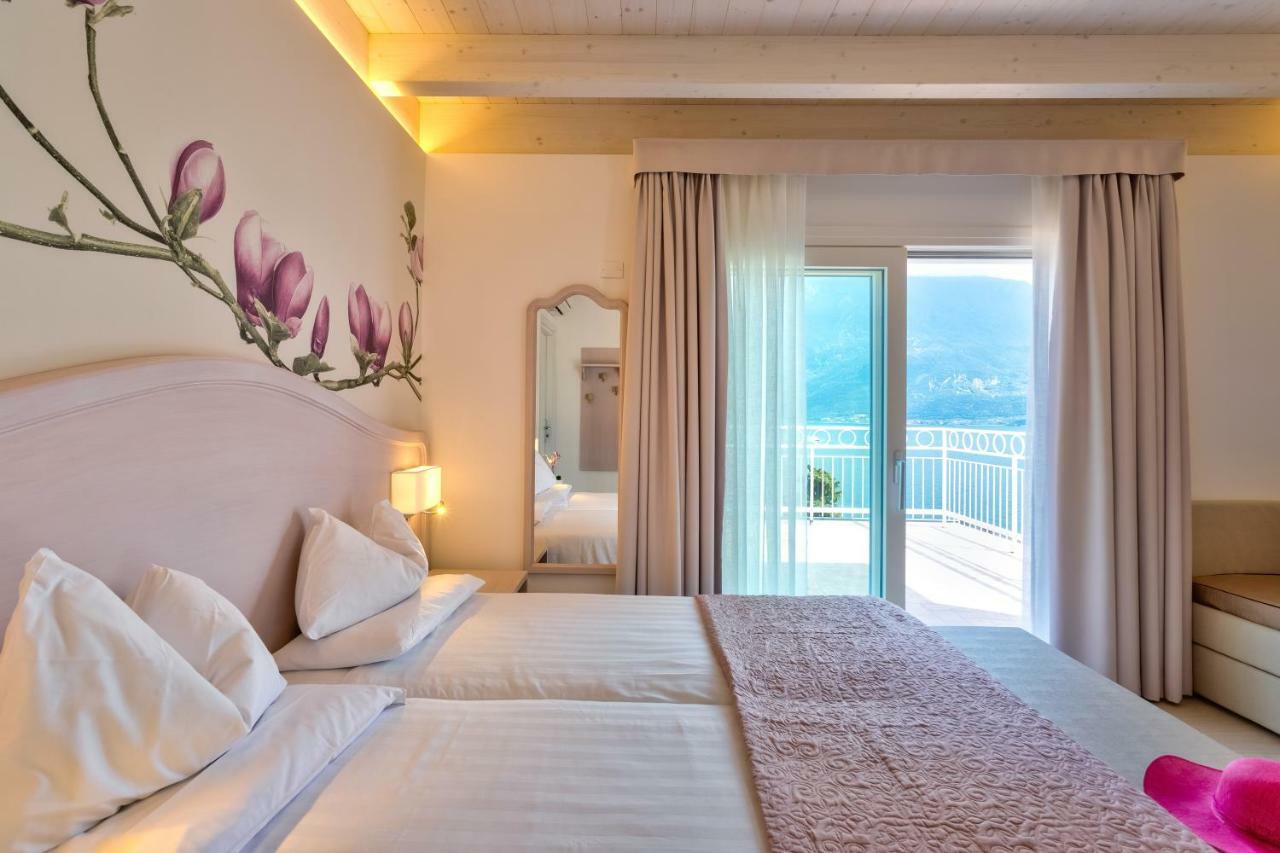 Hotel Riviera Panoramic Green Resort Limone sul Garda Exterior foto
